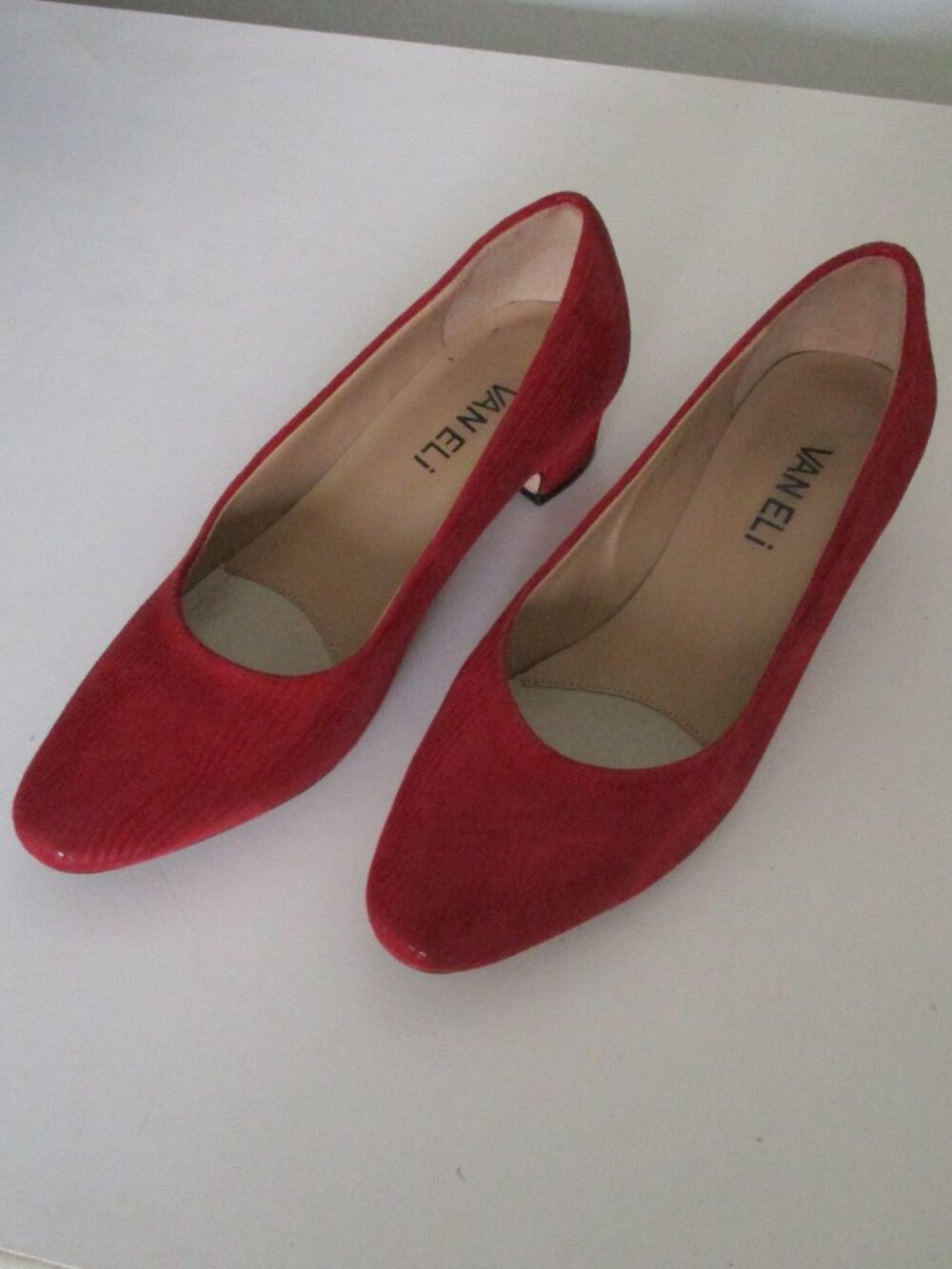 Van Eli Womens Red Embossed Snakeskin Textile 1.25" Low-Heel Pump Shoe - Size 4M - Picture 3 of 8